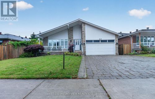 3411 Pinesmoke Crescent, Mississauga (Applewood), ON, L4Y3L4 | Card Image