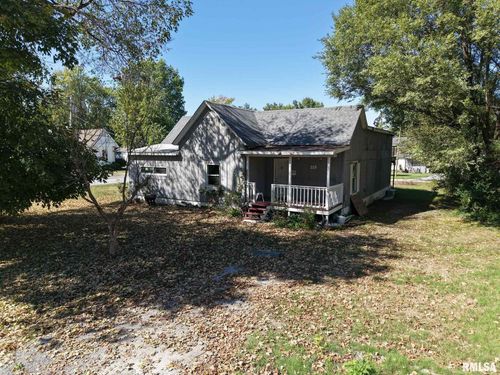 215 Mcfall St, Benton, IL, 62812-1371 | Card Image