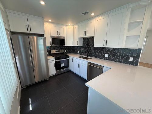 1035 Beryl St, San Diego, CA, 92109-2051 | Card Image