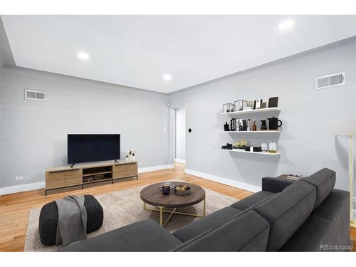 3065 Bellaire St, Denver, CO, 80207-2619 | Card Image