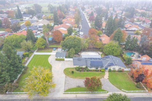 424 Temperance Ave, Clovis, CA, 93611-5452 | Card Image