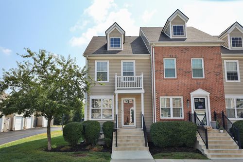 8330 Bruntsfield Rd, Columbus, OH, 43235-5061 | Card Image