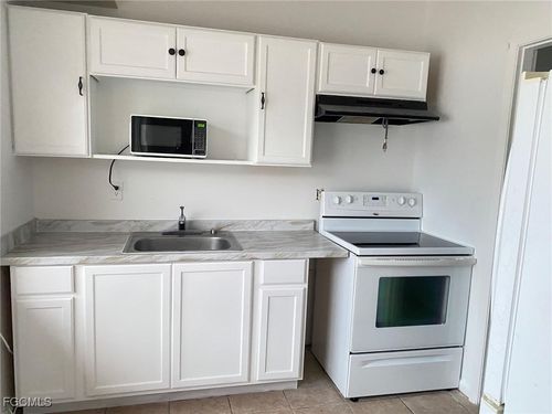 15 Vineyard St, Lehigh Acres, FL, 33936-6503 | Card Image