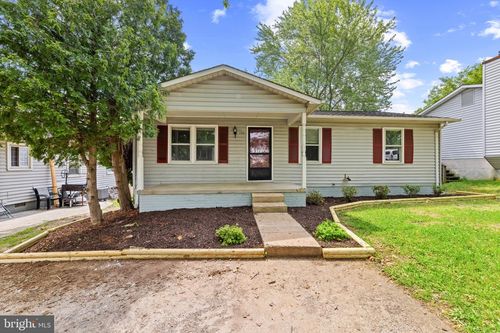 130 Oak View Dr Se, LEESBURG, VA, 20175-4027 | Card Image