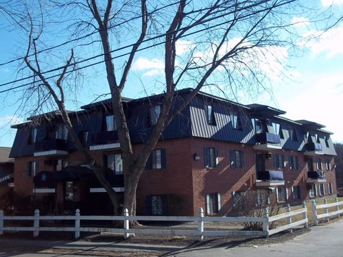 apt-2c-64 Dunbarton Rd, Manchester, NH, 03102-2590 | Card Image