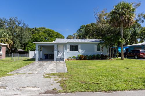 810 Texas Ct, Fort Pierce, FL, 34950-9260 | Card Image