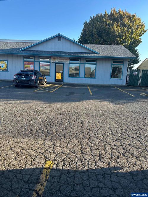 1820 Lancaster Dr Ne, Salem, OR, 97305 | Card Image