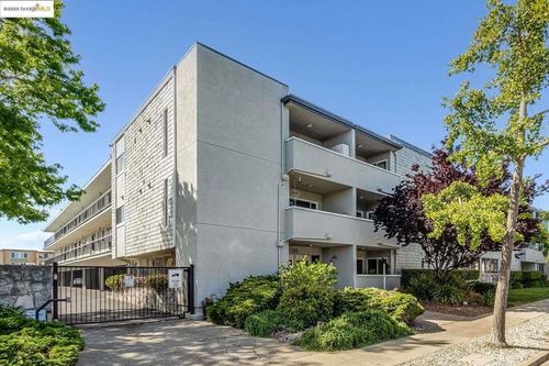 unit-207-325 Kitty Hawk Rd, Alameda, CA, 94501-6058 | Card Image
