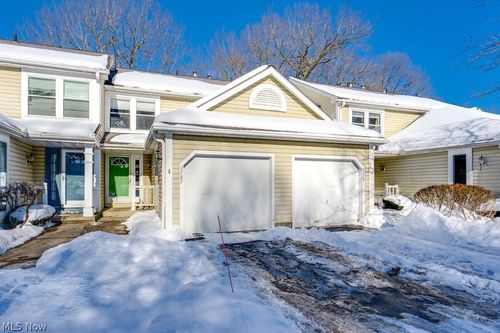 3767 Lake Run Blvd, Stow, OH, 44224-4339 | Card Image