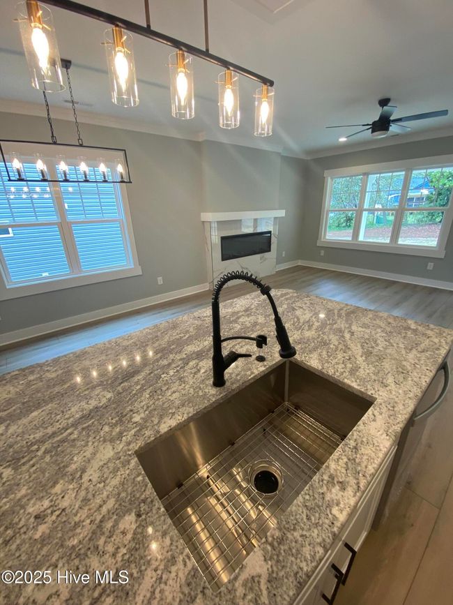 Kitchen island | Image 7