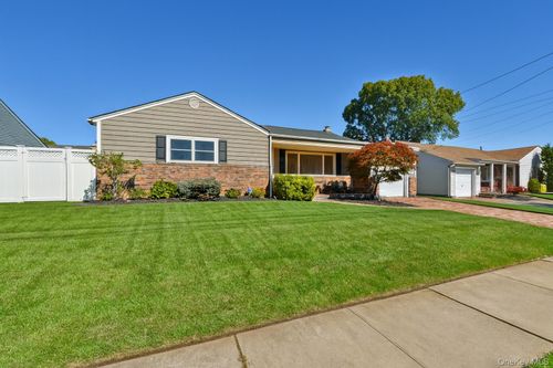 576 Western Park Dr, West Hempstead, NY, 11552-2845 | Card Image