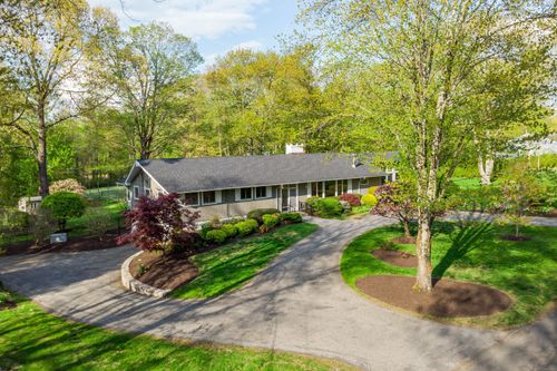7 Maplecrest Dr, Danbury, CT, 06811-4247 | Card Image