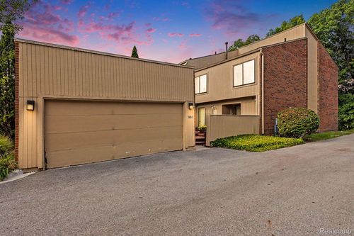 7320 Balsam Ct, West Bloomfield, MI, 48322-2821 | Card Image