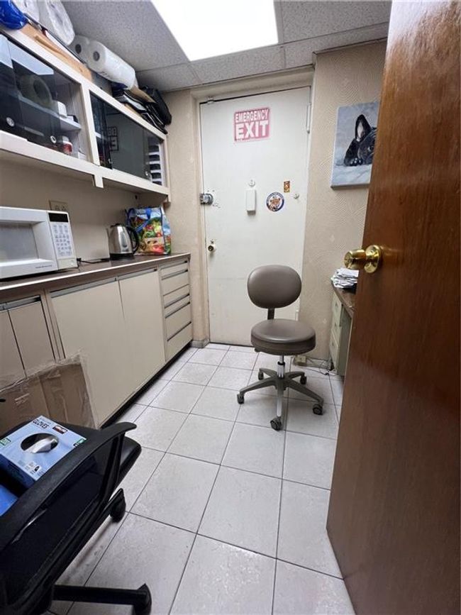 STE-1J - 207 Ocean Pkwy, Home with 0 bedrooms, 1 bathrooms and null parking in Brooklyn NY | Image 5