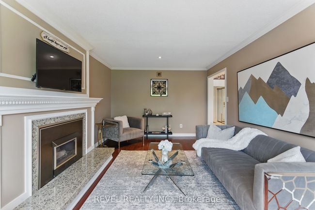 1076 Roxborough Dr, House other with 4 bedrooms, 3 bathrooms and 2 parking in Oakville ON | Image 7