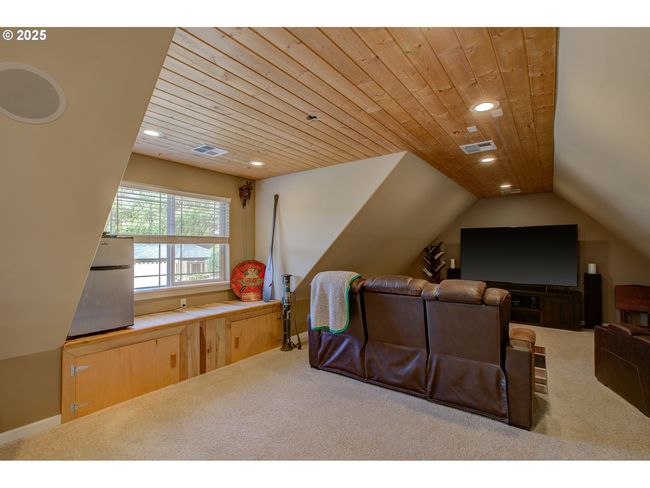 459 Oak Valley Loop, House other with 4 bedrooms, 4 bathrooms and 3 parking in Winchester OR | Image 32