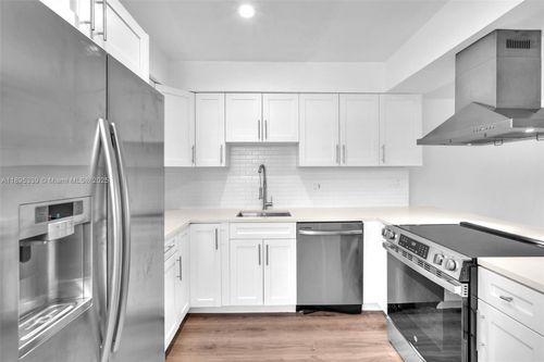 apt-16-3265 Virginia St, Coconut Grove, FL, 33133-5240 | Card Image