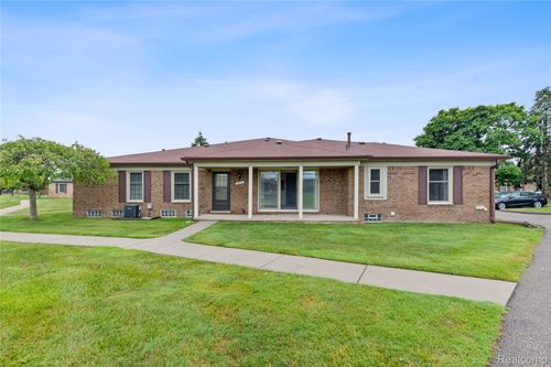 15021 Victoria Ct, Shelby Township, MI, 48315-4458 | Card Image