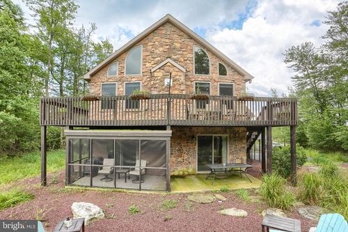 125 Pebble Beach Dr, Hazle Township, PA, 18202-9569 | Card Image