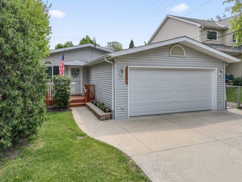 12129 221st Ave, Bristol, WI, 53104-9323 | Card Image