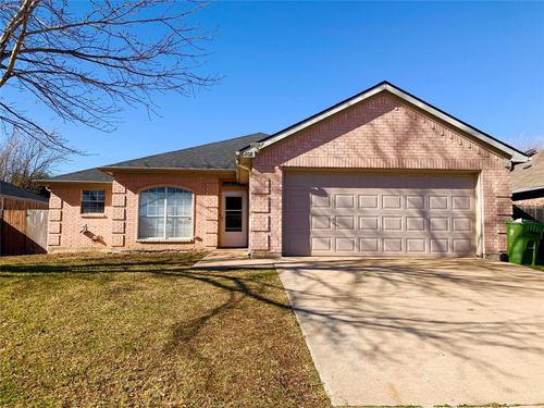 6808 W Lynn Creek Dr, Arlington, TX, 76001-7478 | Card Image