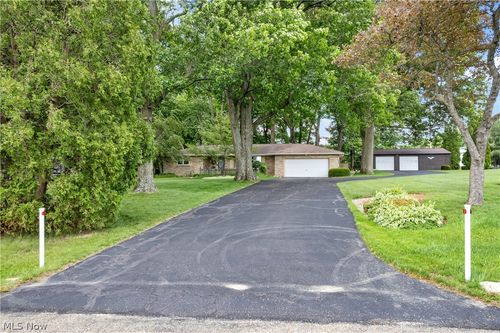 2560 Kenyon Ave Nw, Massillon, OH, 44647-9578 | Card Image