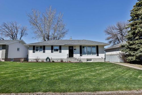 1104 27 St S, Lethbridge, AB, T1K2S7 | Card Image