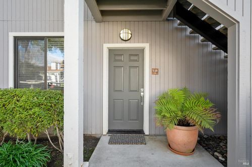 139 Schooner Ct, Richmond, CA, 94804-4576 | Card Image