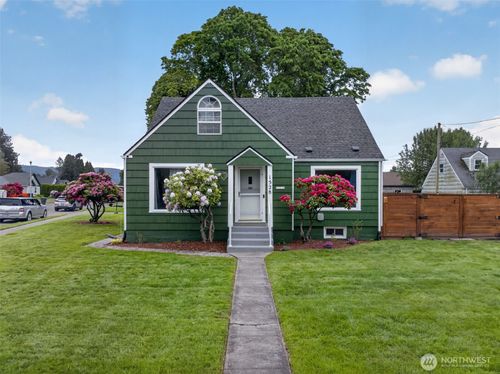 1528 7th Ave, Longview, WA, 98632-4105 | Card Image