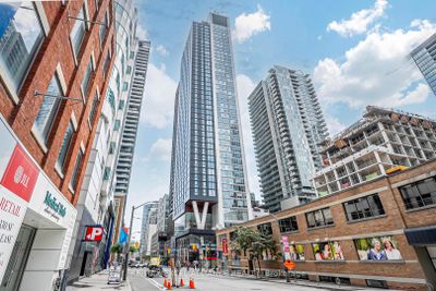 203 - 357 King St W, Condo with 1 bedrooms, 2 bathrooms and null parking in Toronto ON | Image 1