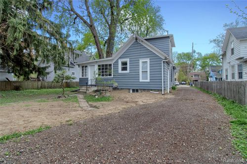 127 Bates St, Jackson, MI, 49202-3601 | Card Image