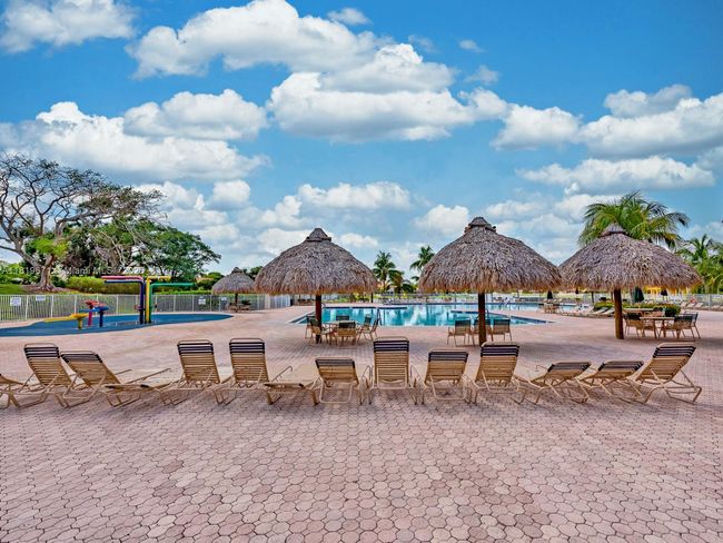 4209 Pinewood Ln, House other with 5 bedrooms, 4 bathrooms and null parking in Weston FL | Image 77