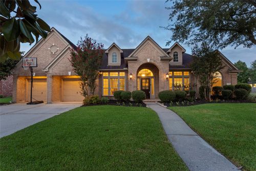 1800 Sandy Lake Dr, Friendswood, TX, 77546-6133 | Card Image