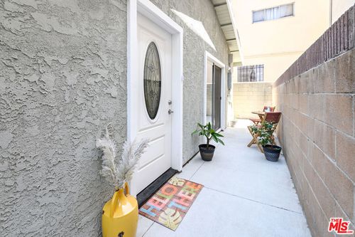 b-4564 W Broadway, Hawthorne, CA, 90250-3804 | Card Image