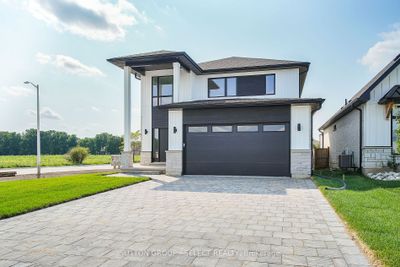 57 Briscoe Cres, House other with 3 bedrooms, 3 bathrooms and 6 parking in Strathroy ON | Image 1