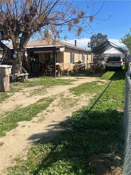 335 Clifton, Bakersfield, CA, 93307 | Card Image