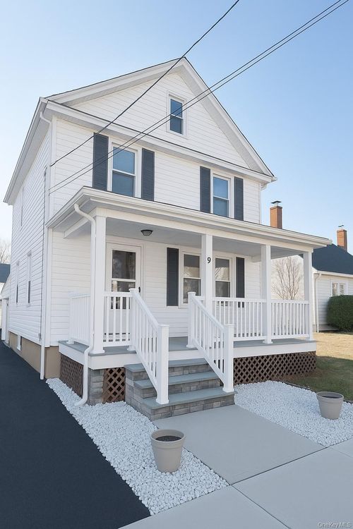 9 Bagley Ave, Albertson, NY, 11507-1903 | Card Image