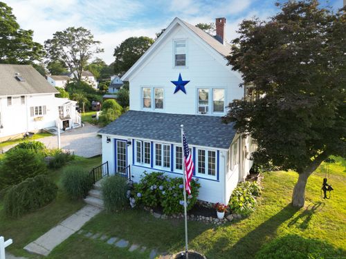 53 Smith St, Niantic, CT, 06357-2527 | Card Image