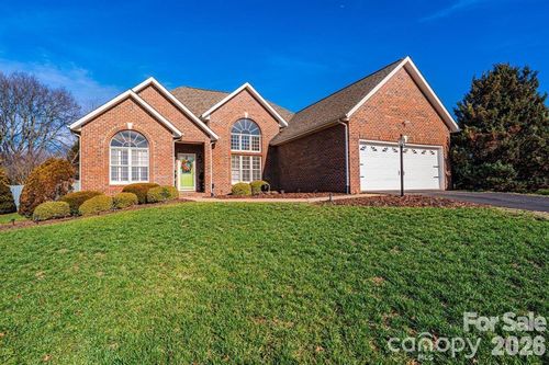 3992 Brickfield St, Hickory, NC, 28602-9532 | Card Image