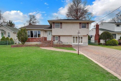 50 Independence Ave, Babylon, NY, 11702-1305 | Card Image
