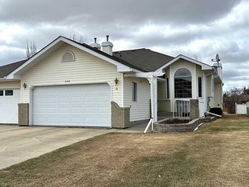 1108 18a Street Crescent, Home with 4 bedrooms, 3 bathrooms and 4 parking in Wainwright AB | Card Image