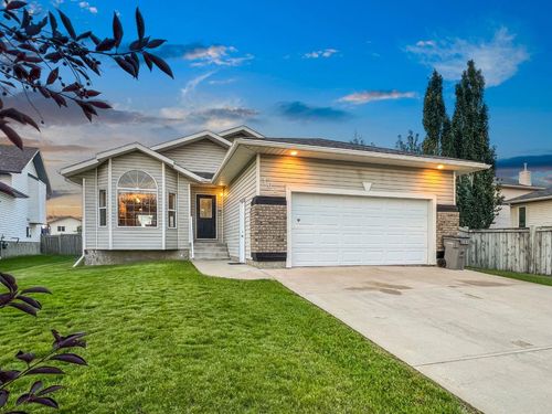 102 Pinnacle Cres, Grande Prairie, AB, T8W2T1 | Card Image