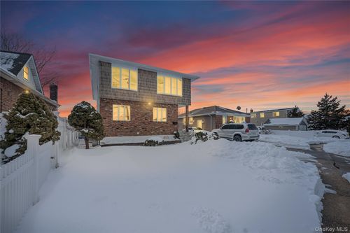 60 Saint Johns Ave, Valley Stream, NY, 11580-2928 | Card Image