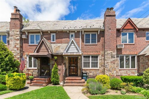 81-11 77th Ave, Glendale, NY, 11385-7701 | Card Image