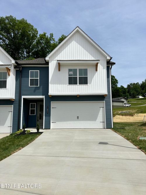 1651 Lateglow Way, Knoxville, TN, 37931-2567 | Card Image
