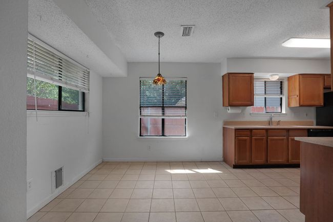 Dining Area | Image 12