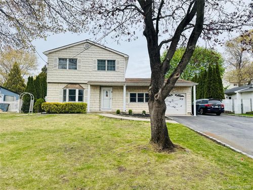 195 Maple St, Medford, NY, 11763-4009 | Card Image