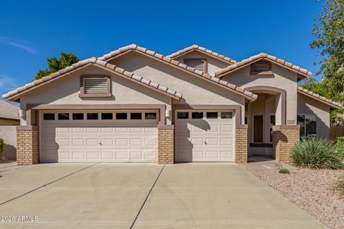 8438 W Paradise Dr, Peoria, AZ, 85345-8155 | Card Image