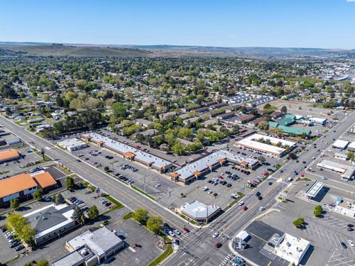 104-5215 W Clearwater Ave, Kennewick, WA, 99336-1900 | Card Image