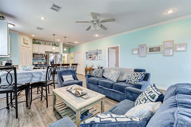 881 Buell, House other with 3 bedrooms, 2 bathrooms and null parking in Crystal Beach TX | Image 6